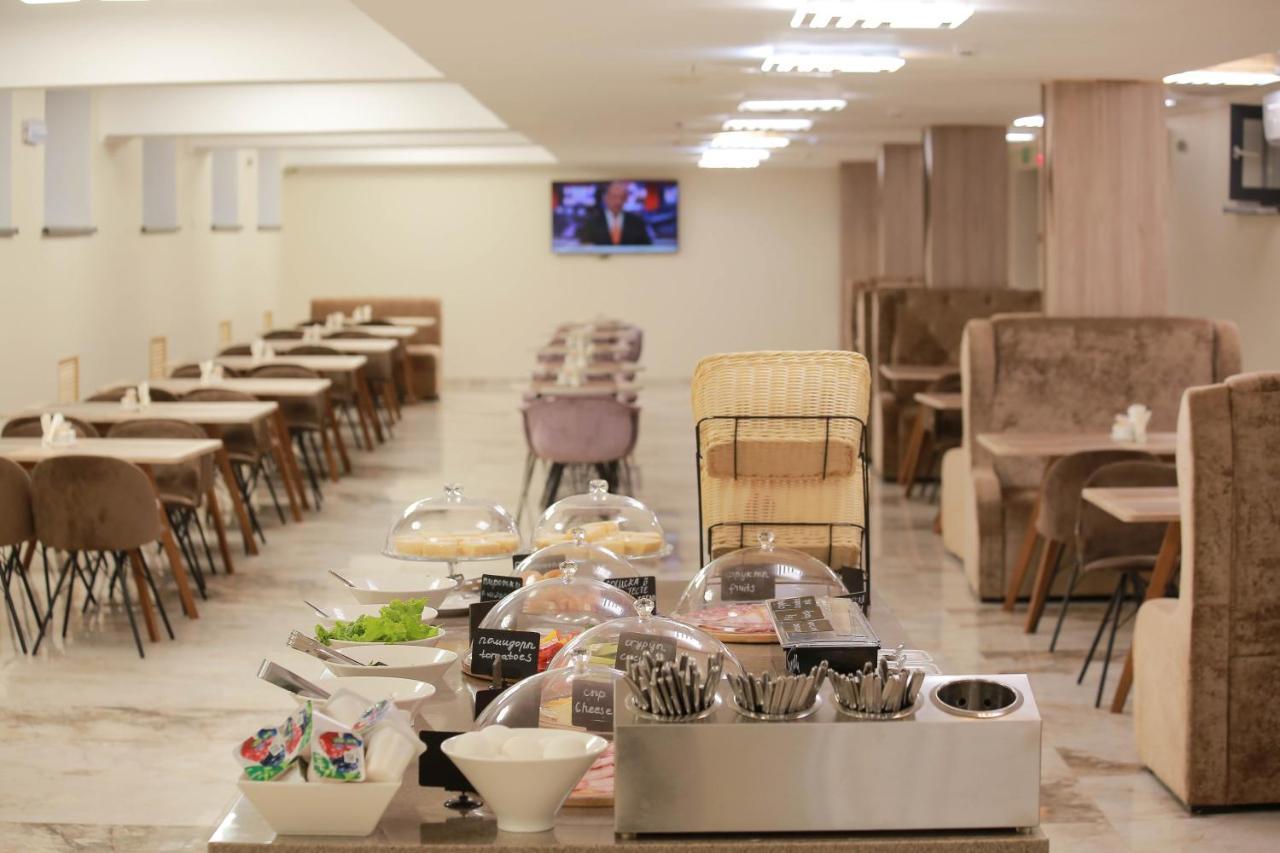 Infinity Plaza Block 1 Hotel Atyrau Bagian luar foto