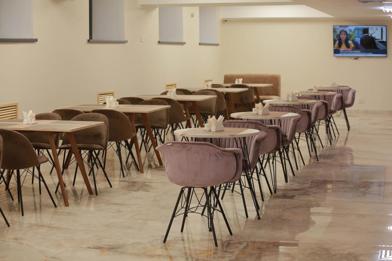 Infinity Plaza Block 1 Hotel Atyrau Bagian luar foto