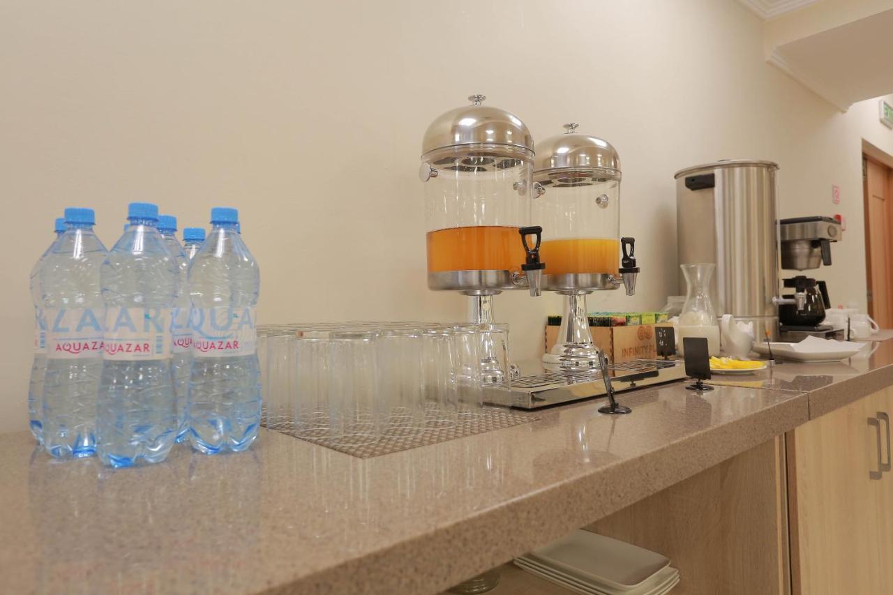 Infinity Plaza Block 1 Hotel Atyrau Bagian luar foto