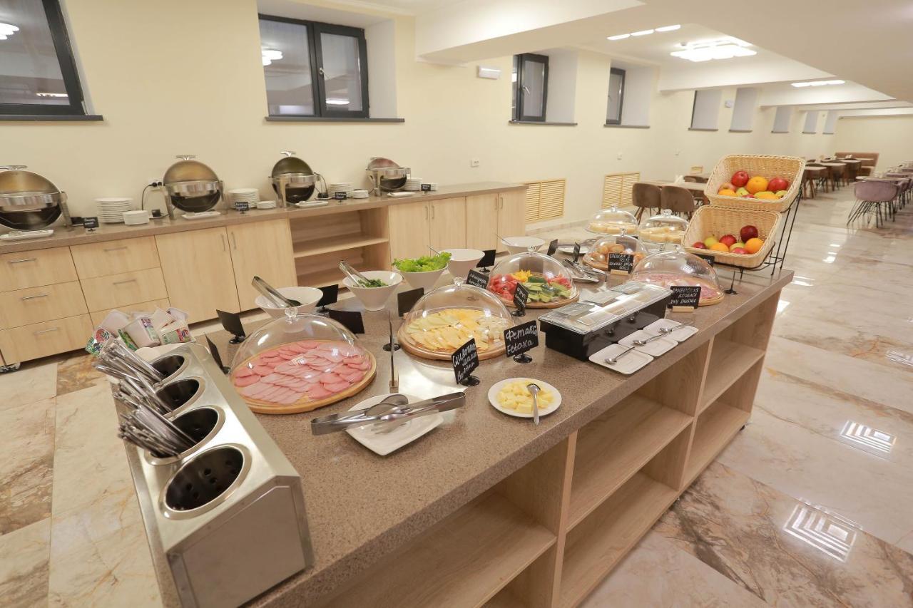 Infinity Plaza Block 1 Hotel Atyrau Bagian luar foto