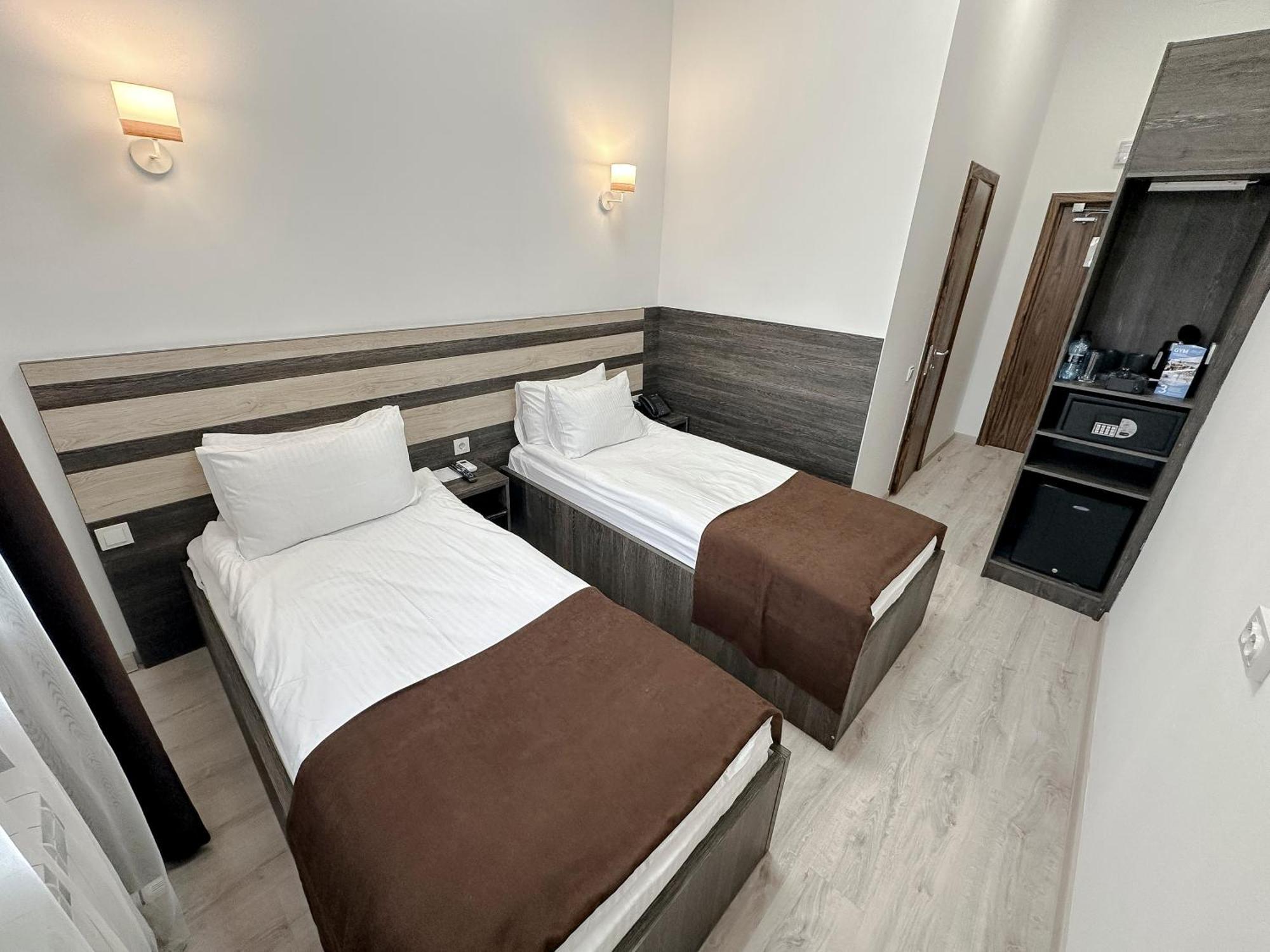 Infinity Plaza Block 1 Hotel Atyrau Bagian luar foto