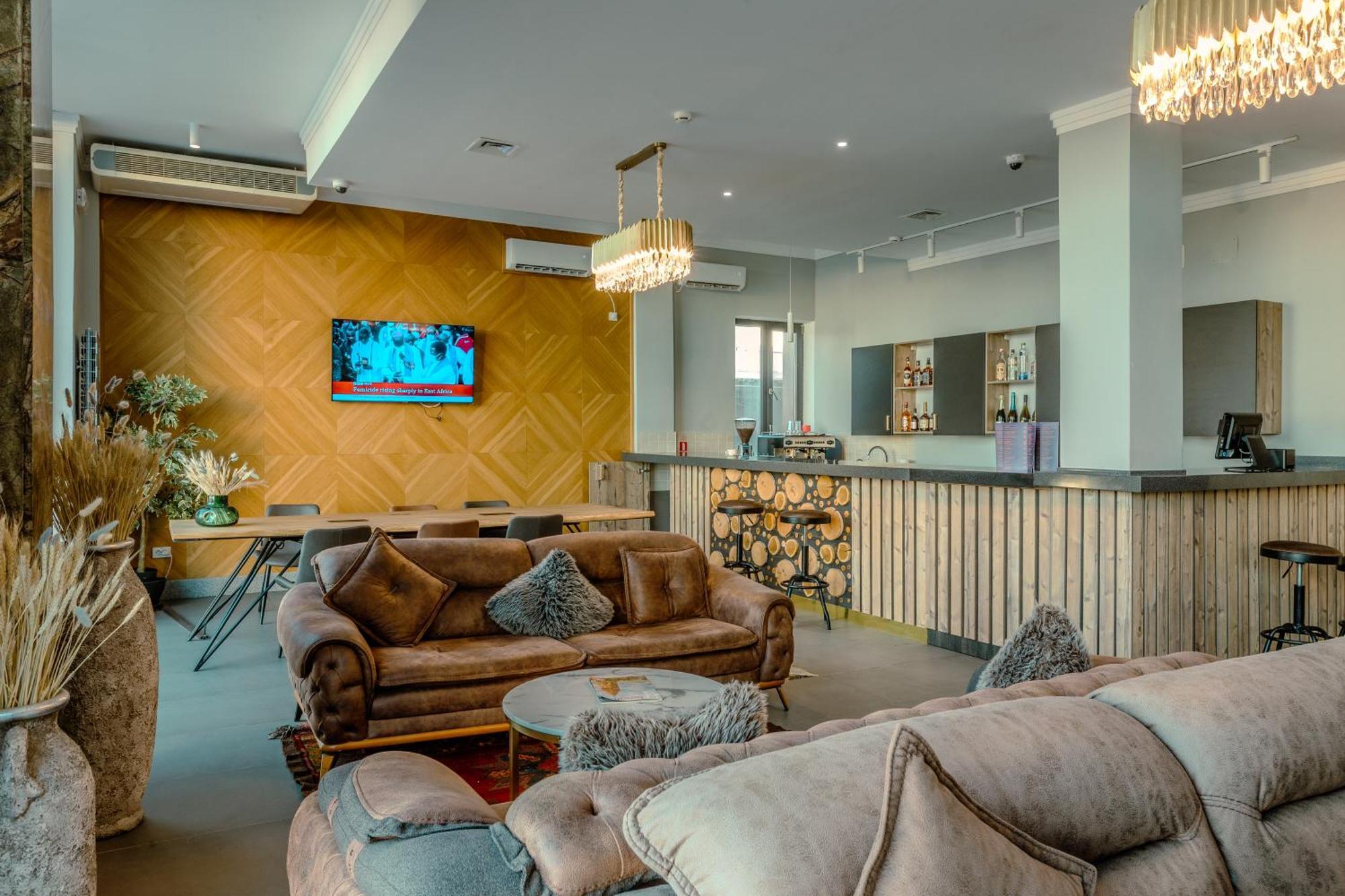 Infinity Plaza Block 1 Hotel Atyrau Bagian luar foto