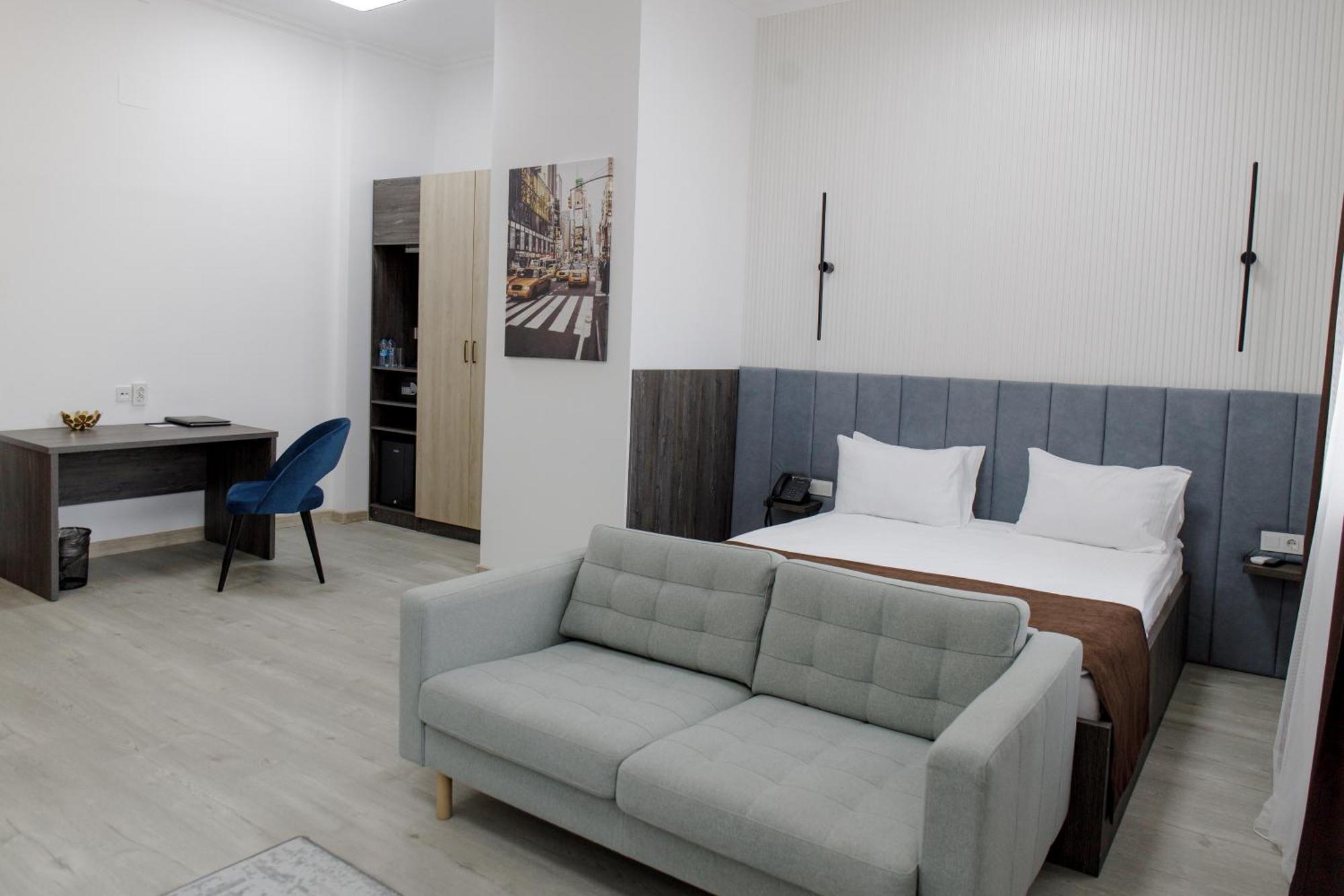 Infinity Plaza Block 1 Hotel Atyrau Bagian luar foto