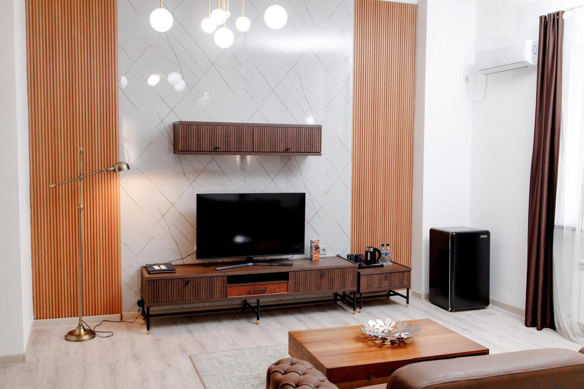 Infinity Plaza Block 1 Hotel Atyrau Bagian luar foto