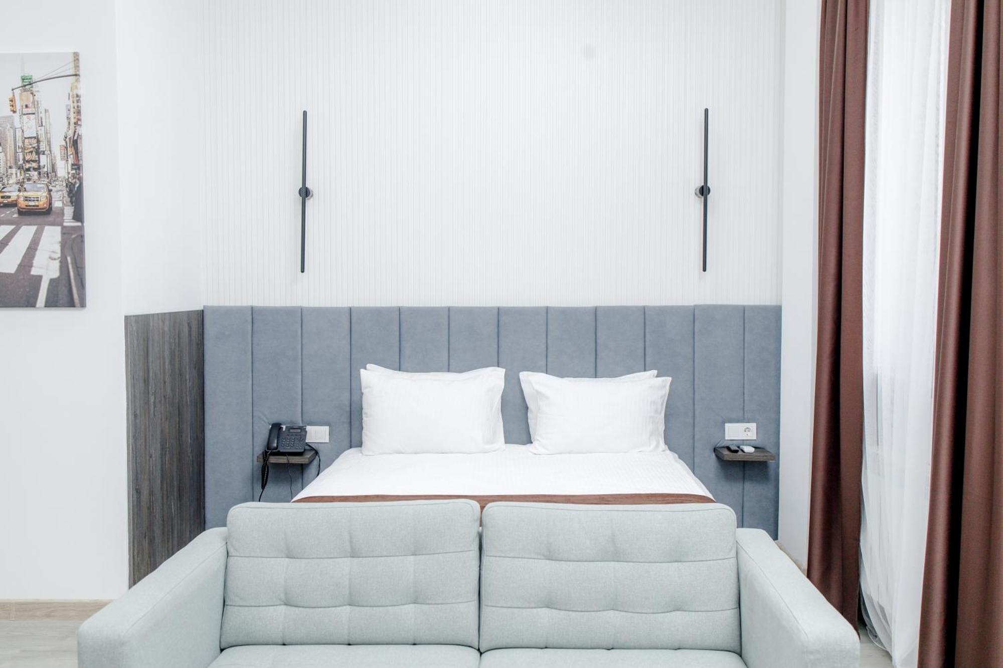 Infinity Plaza Block 1 Hotel Atyrau Bagian luar foto