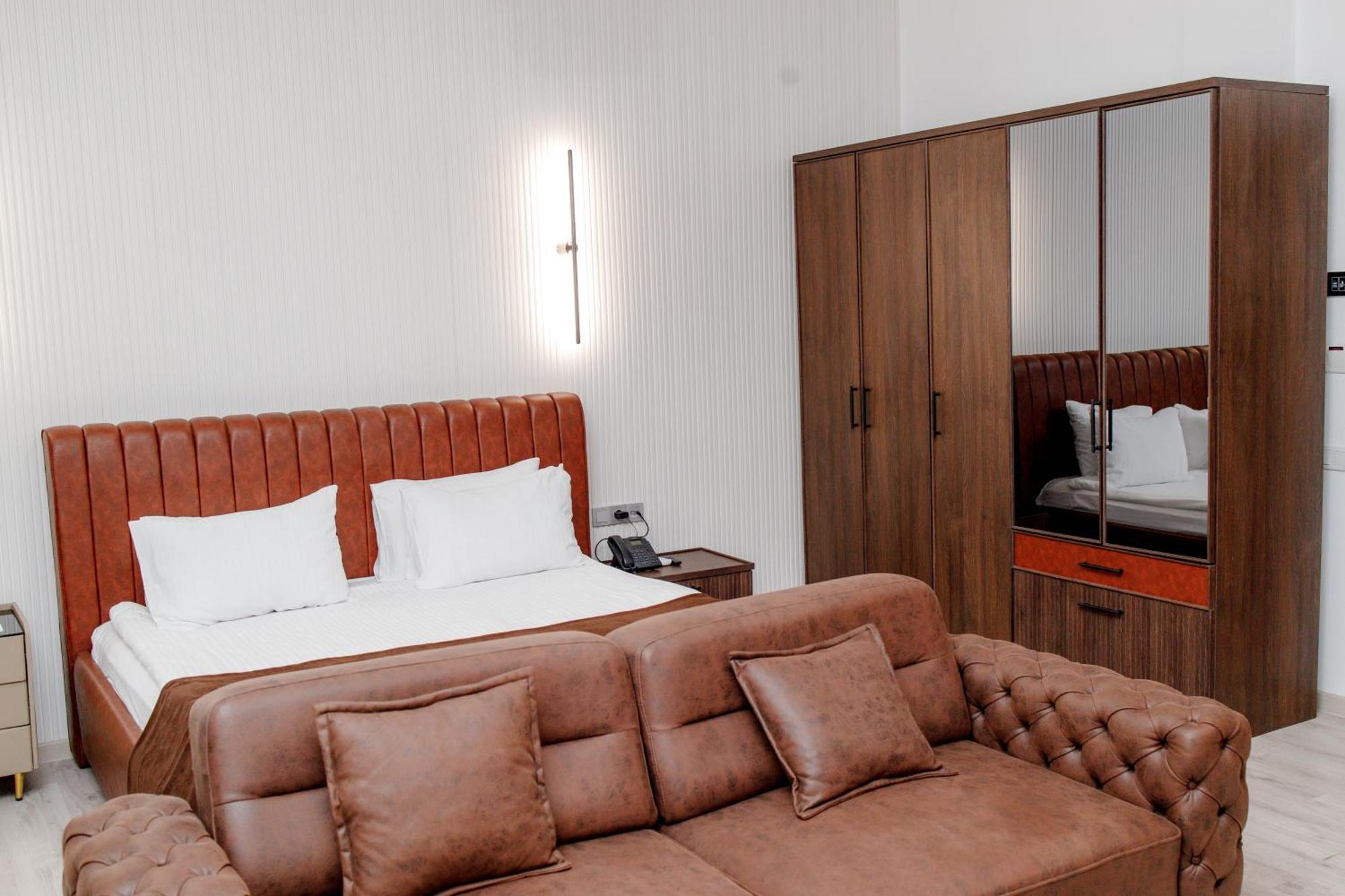 Infinity Plaza Block 1 Hotel Atyrau Bagian luar foto