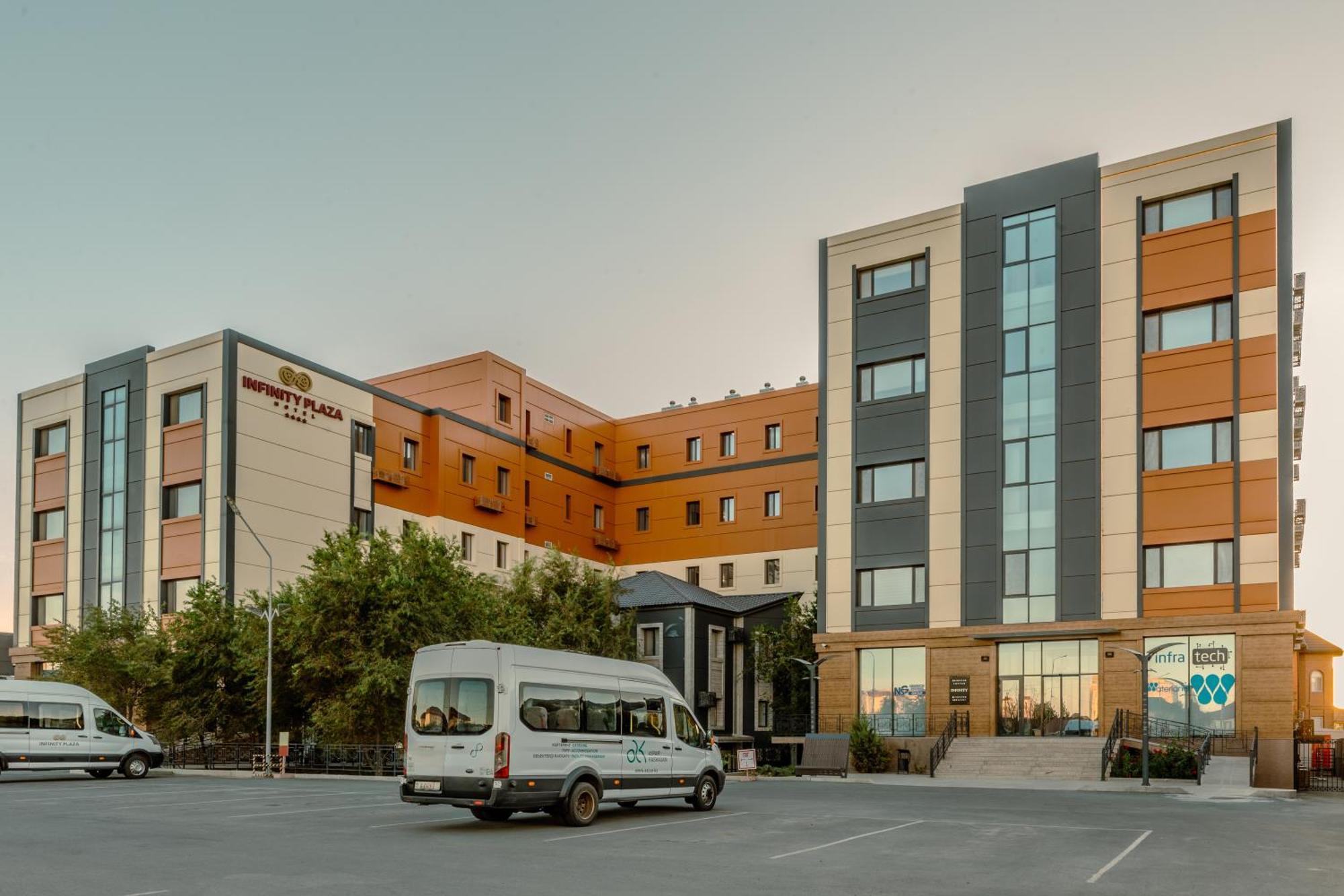 Infinity Plaza Block 1 Hotel Atyrau Bagian luar foto