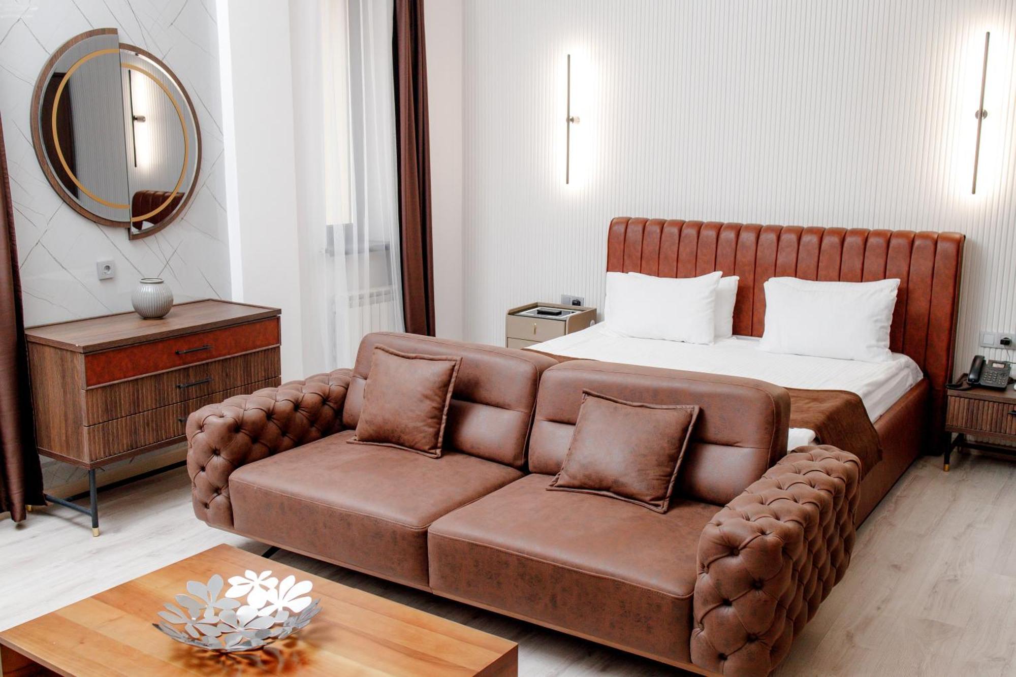 Infinity Plaza Block 1 Hotel Atyrau Bagian luar foto
