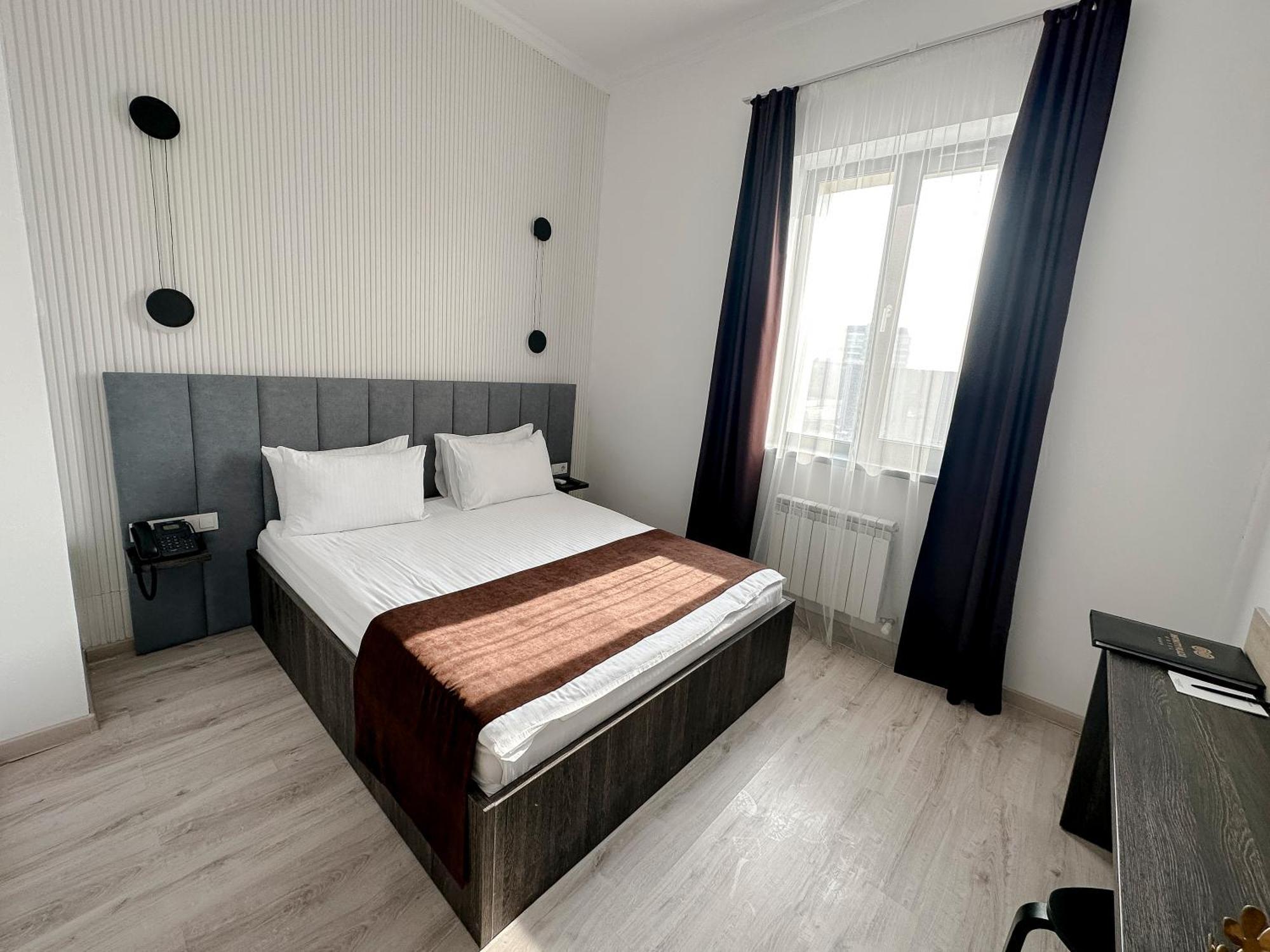 Infinity Plaza Block 1 Hotel Atyrau Bagian luar foto