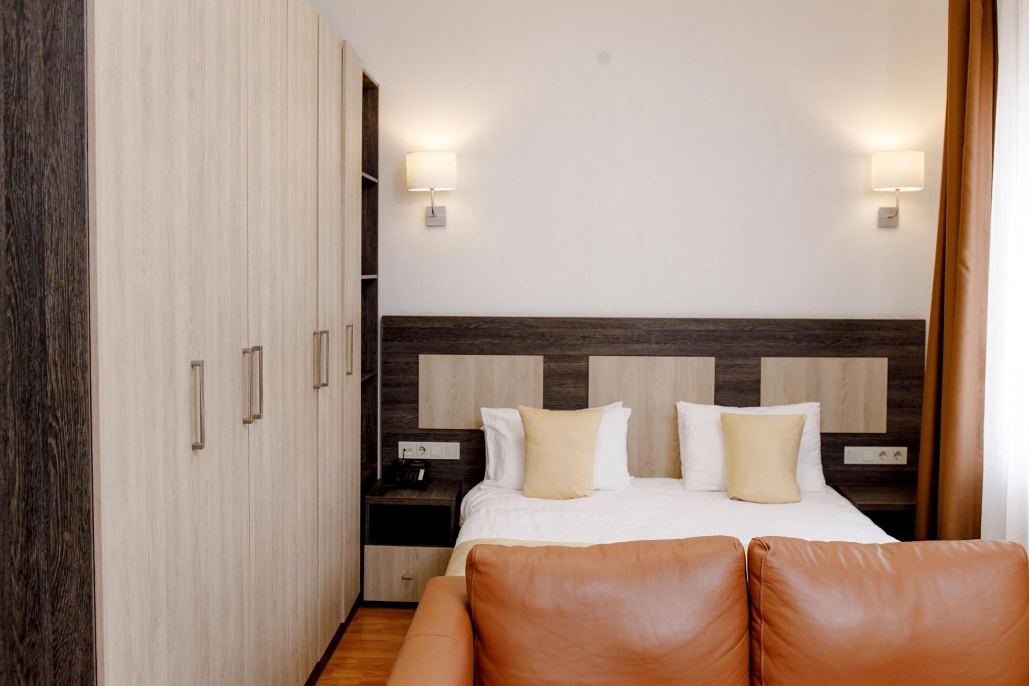 Infinity Plaza Block 1 Hotel Atyrau Bagian luar foto