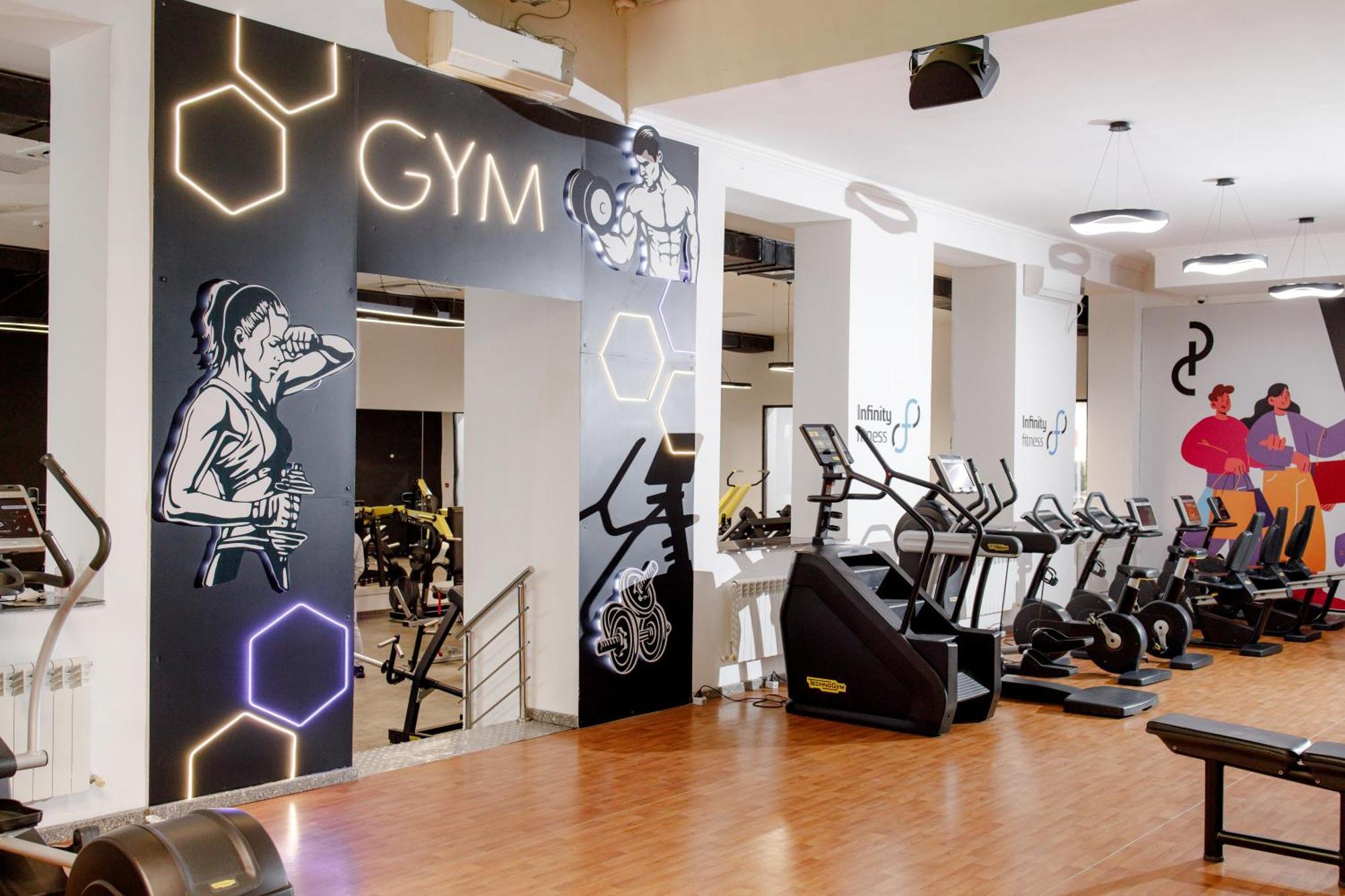 Infinity Plaza Block 1 Hotel Atyrau Bagian luar foto
